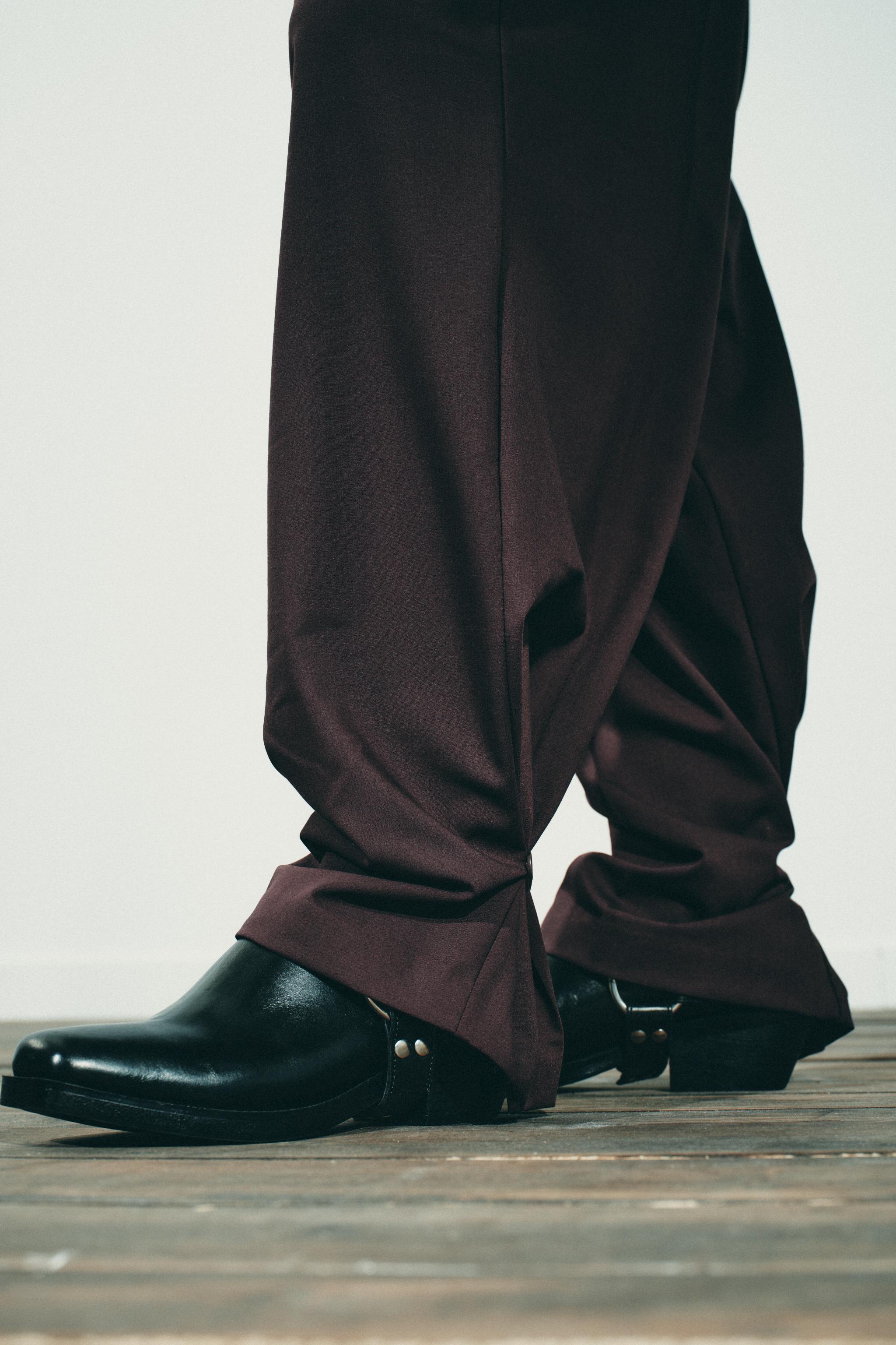 PLEATED PANTS WITH BUTTON HEM